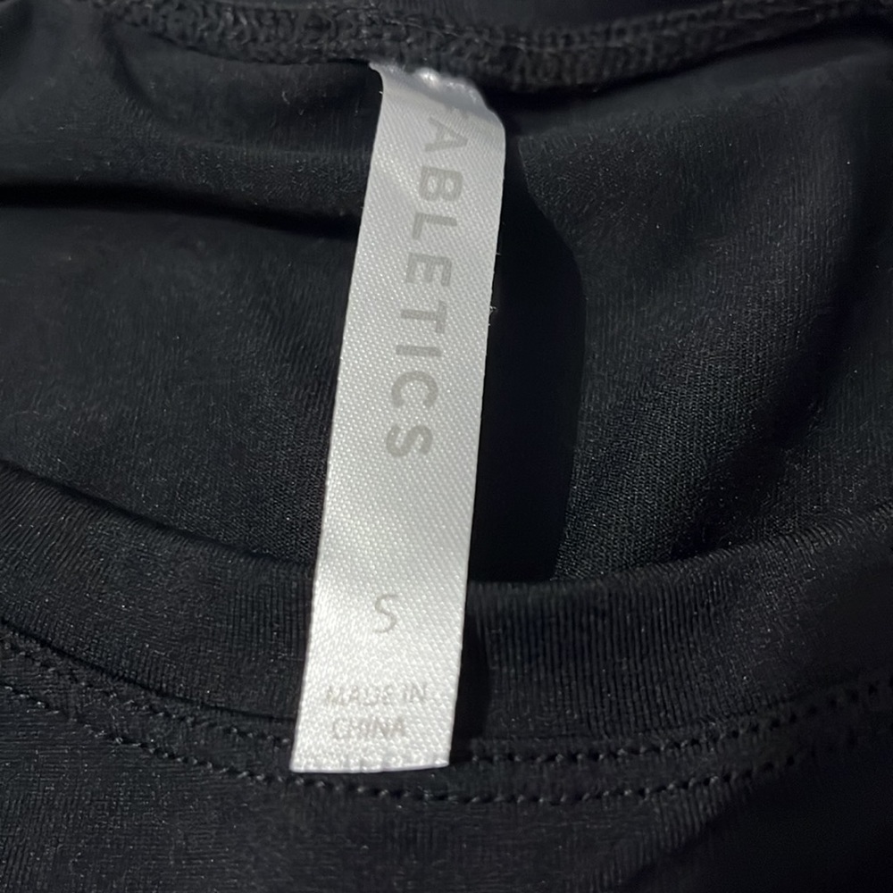 Fabletics Adjustable Sleeve Top Size Small - Picture 6 of 7